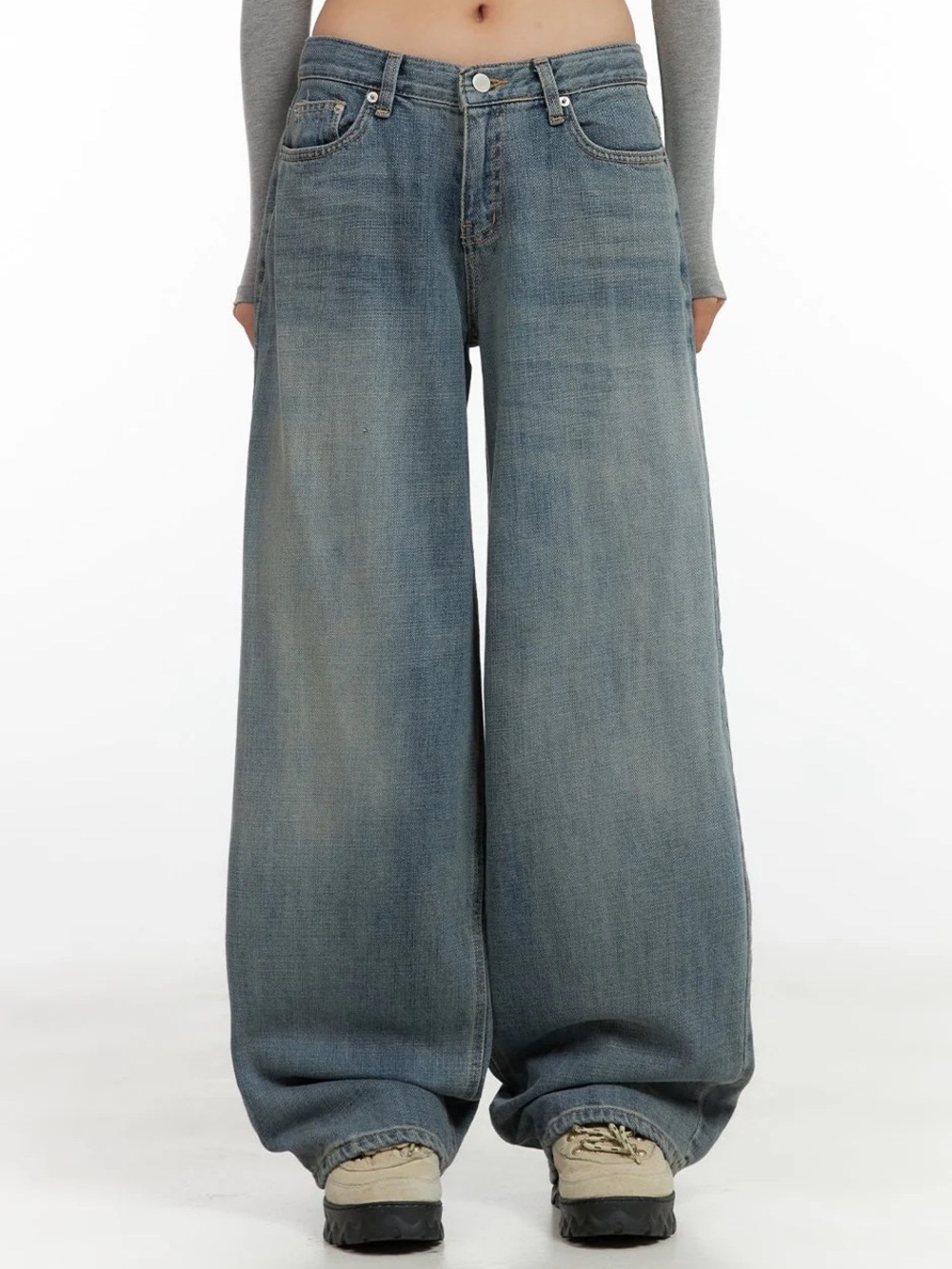 BNWT Lewkin Nadia Washed Low Waisted Wide Leg Women’s Jeans - Light Blue Wash